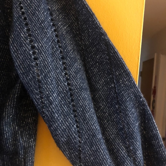 Cute lightweight sweater! - Picture 2 of 5